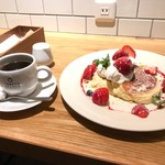 ヨーキーズブランチ 神戸元町店 - あまおうパンケーキ（1,500円）とブレンドコーヒー（450円）_2019年3月