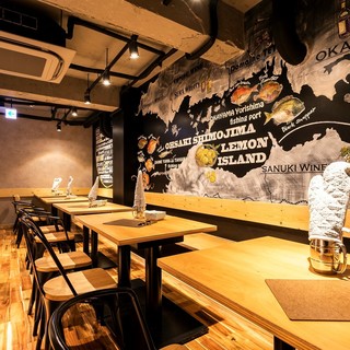 テラス席もあり！開放感あるテーブル席