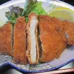 料理旅館 かとう - とう吉弁当 900円（税込）の 豚カツ。　　　　　2019.03.02