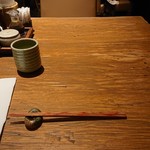 Keitei - 落ち着いた色のテーブル