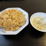 華風 - ニンニク炒飯（600円）