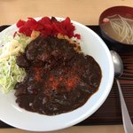 わかば食堂 - キャーーー！！！カツカレーーー！！！￥510。
      
      オカミから補助金とか出るのかな？？？安いぞ。
      
      それとも人いっぱい来るからこの値段設定でも出来るのかは不明。
      
      食券、セルフで好きな席へ。
      
      