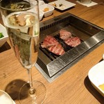 焼肉うしごろ - シャンパンもおかわりして準備OK!