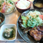 レストラン　らん - 若鶏のきじ焼きセット＋サラダ＋おひたし