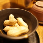 アラケン - 前菜のゆでピーナッツ