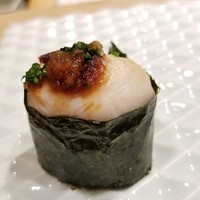 鮨 木島 - (23)虎河豚(福岡県鐘崎産)炙り白子軍艦巻き
                    ここに来て炙りの白子様が登場。
                    熱々のトロトロ♪
                    軍艦は初めて頂きましたが良いですね！