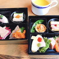 DINING & BAR TABLE 9 TOKYO - ２重段のお楽しみBOX。