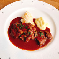 DINING & BAR TABLE 9 TOKYO - 牛フィレ肉のストロガノフとリゾット。