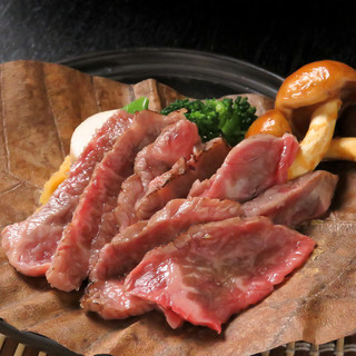 Nikuryouri To Daichinomegumi Hinata - 黒毛和牛赤身肉と季節野菜の朴葉焼き