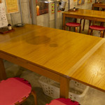 炭火焼ホルモン　たろべえ - テーブル2