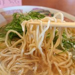 らーめん 紫龍 - 2019年3月　麺持ち上げ