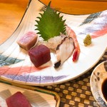俵家 - 有頭海老、鯛、タコ、ハマチ、マグロ