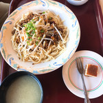 ゆんたくカフェ - 日替わりランチ(今日はジャージャー麺