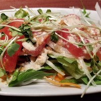 焼肉 いのうえ 吉祥寺店 - オニトマサラダ
                      トマトは超熟(笑)だったが、これで298円とはお得だ！
