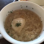 琉球ぱおず - スープにも餃子入り