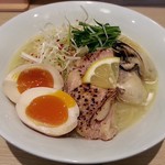 みんなのキラメキ★高槻1号 - 【(限定) 牡蠣鶏白湯 並 + 煮たまご】￥930 + ￥100
