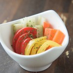 バル エビータ - 自家製ピクルス