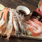 バル エビータ - 生エビ４種盛り