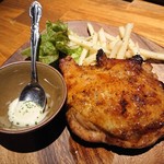 Ajian Izakaya Jalan Baru - 骨付きガイヤーン1本580円