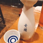 比内地鶏本格焼酎 海舟 - 熱燗 通の辛口  一合290円