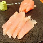 比内地鶏本格焼酎 海舟 - 比内地鶏お造り盛り合わせ 比内地鶏お造り盛り合わせ  ムネ(手前)、ササミ(奥)