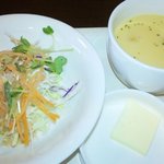 オハラ - 洋食セットのサラダとスープ、パン用のバター