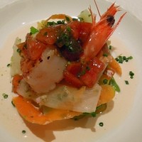 カランドリエ - 前菜。帆立貝柱、才巻海老の甲殻類のソース