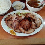 ラーメン車屋 - 焼豚定食880円