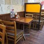 ラーメンの大公 - テーブル