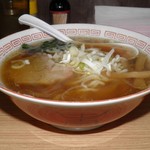 ありがとうや - 醤油らーめん(中太麺) 500円