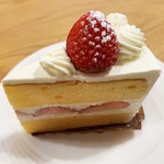 パティスリーブローニュ - 苺のショートケーキ…税込360円