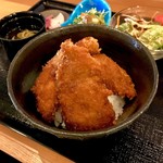酒処 色珠 - ＊タレかつ丼セット（¥1,000）
            （お新香・みそ汁・小鉢・ミニサラダ）
