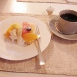 ヤマモト - ケーキセット（フルーツタルト）
