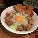 日の出らーめん - 肉玉ガッツ麺+唐揚げ