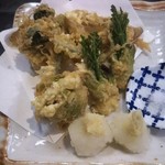 新潟古町 藪そば - 山菜の天ぷら（880円）早春の候、喜びもひとしお。
