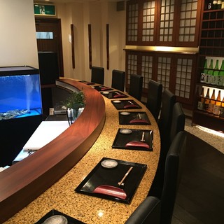 落ち着いた大人の雰囲気の店内。