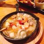 ピ酒屋 おれっ家 - 前回の。海老ときのこのアヒージョ