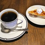 喫茶・ひ麻わ利 - コーヒー（350円）、ワッフル付き