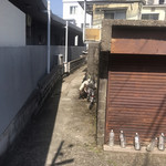 麺屋 平野大勝軒 - 細い路地の奥にお店が、、