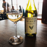 ワカヌイ グリル ダイニング バー 東京 - グラスワイン800円。ソービニヨンブラン。んまい。