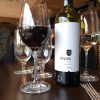 ワカヌイ グリル ダイニング バー 東京 - グラスワイン800円。メルロ。んまい。