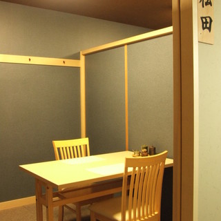 【テーブル席】4～6名×1室／2～4名×2室