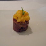 レストラン コバヤシ - 赤貝とビーツのゼリーよせ　木いちご酢風味　パパイヤのせ