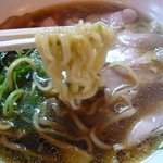 麺哲支店 坊也哲 - ラーメン（麺持ち上げ）