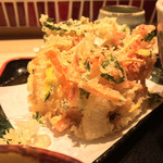 味奈登庵 - 野菜かき揚げ天ぷら。
      今日も大きい！