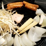 炭焼き成吉思汗 いし田 - 野菜焼きと羊のソーセージ