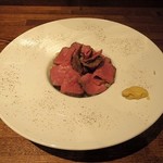 ラ プランシュ - ローストビーフの下にはガーリックライスが