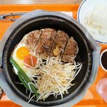 ペッパーランチ - 100%ビーフハンバーグ目玉焼150g(824円)ご飯がついています。