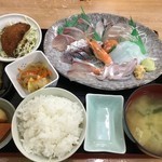 浜康 - 刺し身盛り合わせ定食