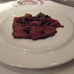 レストラン コバヤシ - 北海道産蝦夷鹿のロースト　ポワヴラードソース　マロンのピュレ　キノコのソテー添え